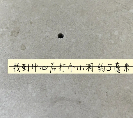 金台瓷砖空鼓维修公司专业解答在瓷砖铺贴过程中，如果砂料搅拌不均匀，将会带来以下问题