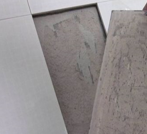 金台瓷砖空鼓维修公司分享瓷砖铺贴时如果打浆（即涂抹在瓷砖背面和基层上的砂浆或瓷砖胶）过少，会带来以下问题