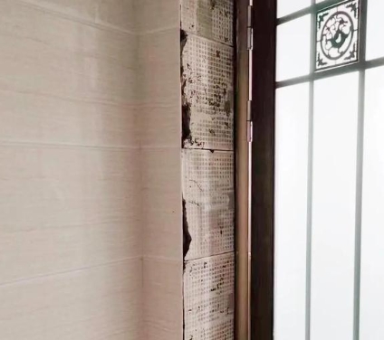 金台瓷砖空鼓免砸砖维修公司分享吸水砖泡水时间不够或过长都会对瓷砖铺贴效果产生影响